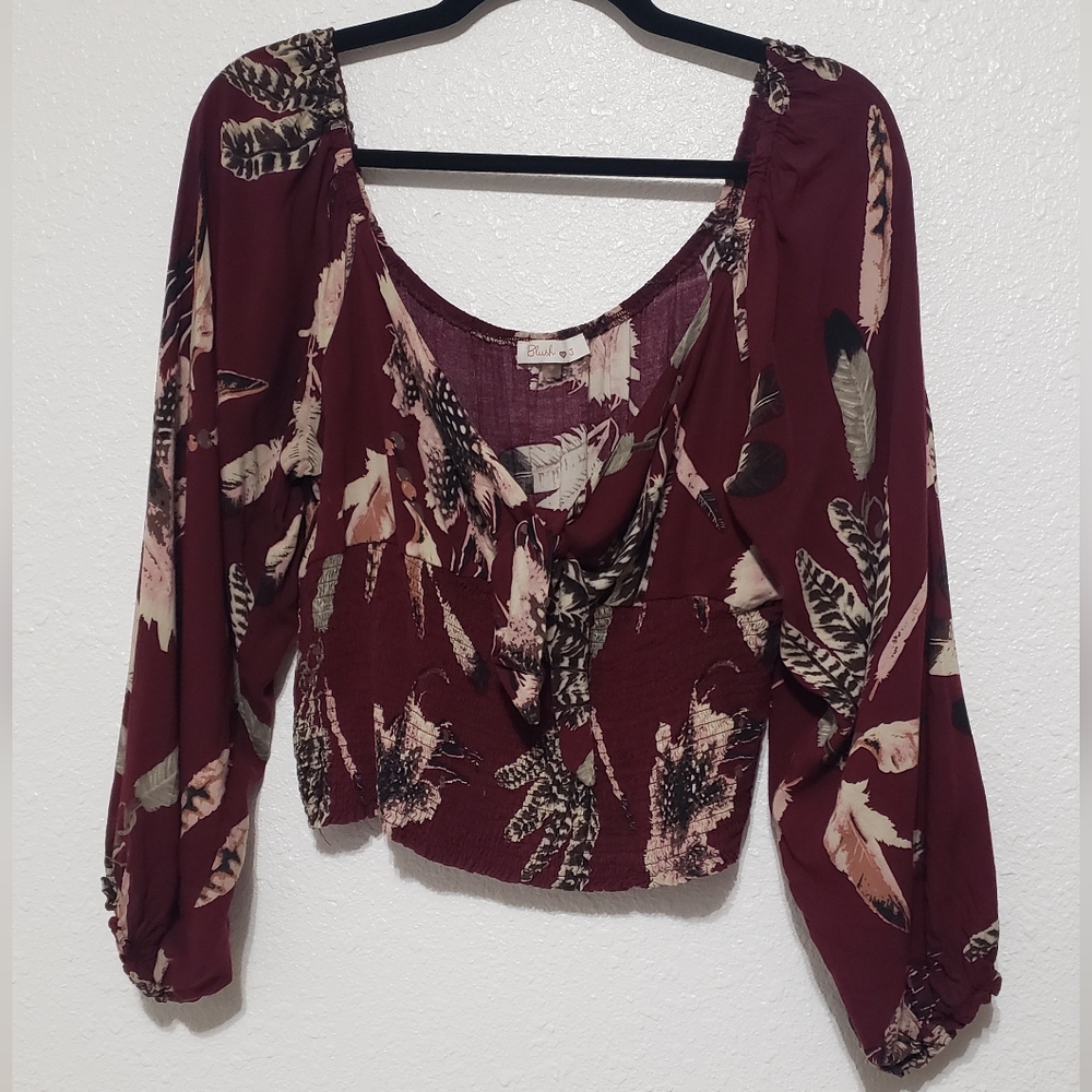 Blush, burgundy top bubble sleeve, feather pattern, tie front, size 3XL